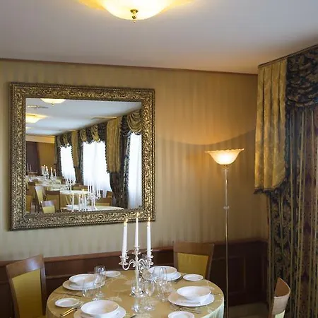 Hotel Carlton