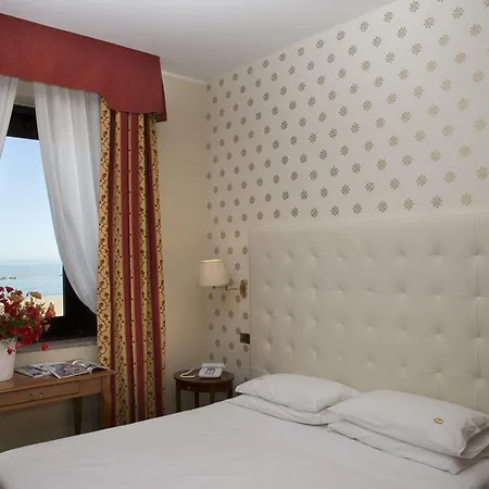 Carlton Hotel 4*