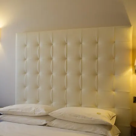 Carlton Hotel 4*