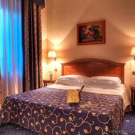 Carlton Hotel 4*